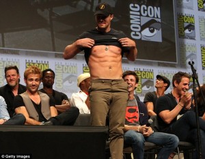 Stephen proving his abs are real at SDCC